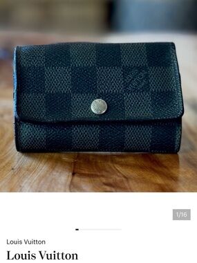 Louis Vuitton
Damier Graphite 6 Ring Key Holder